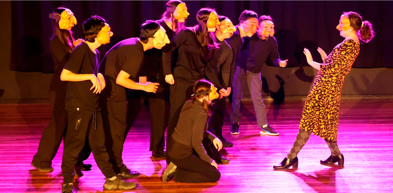 Elenco-juvenil-de-teatro-galeria